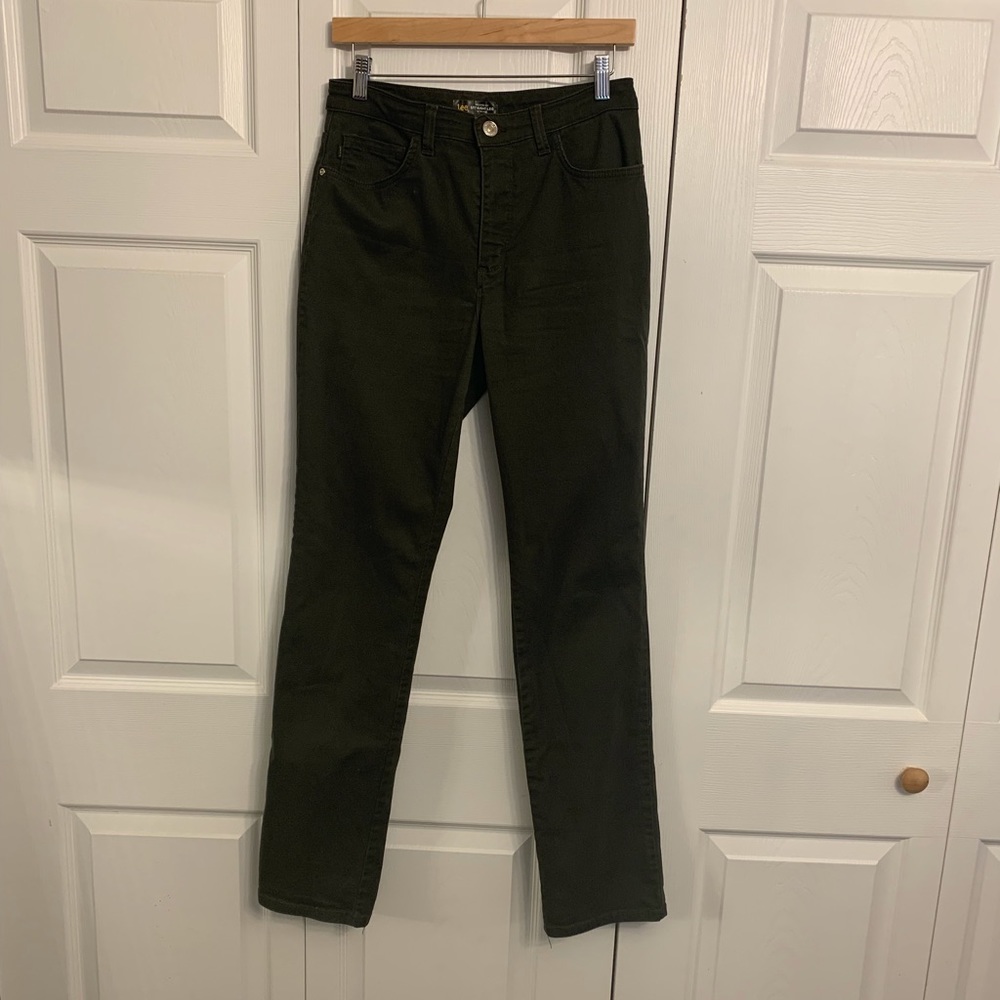 Lee jeans, relaxed fit, straight leg, high rise, instantly slim jeans.